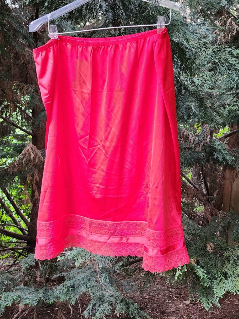 EUC Women's XXL Red Satin and Lace midi slip skirt